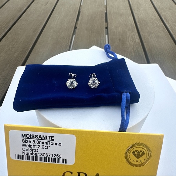 Moissanite Round Earrings 2CT with Blue Pouch - Picture 2 of 10